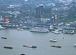 Shanghai, Blick v.Oriental Pearl Fernsehturm, Schiff "Splendid China"